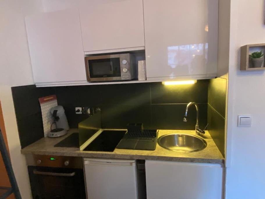 Vue Mer. Calme Et Idealement Situe Apartment